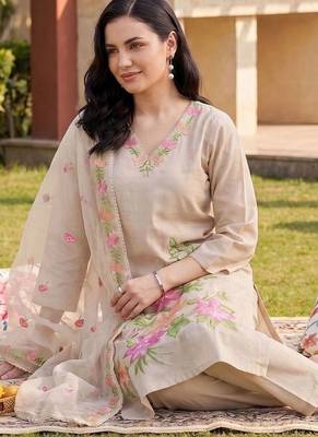 women floral embroidered regular thread work kurta with trousers & with dupatta 5