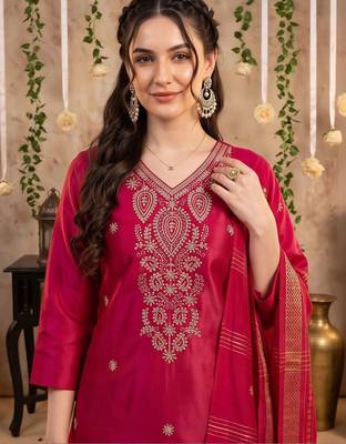 women ethnic motifs embroidered regular thread work kurta with trousers & with dupatta 2