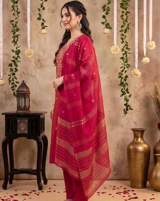 women ethnic motifs embroidered regular thread work kurta with trousers & with dupatta 3