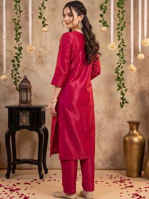 women ethnic motifs embroidered regular thread work kurta with trousers & with dupatta 4