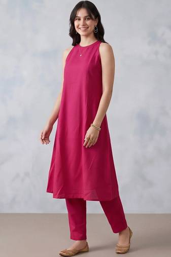 women regular kurta with trousers