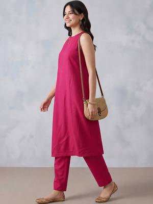 women regular kurta with trousers 3