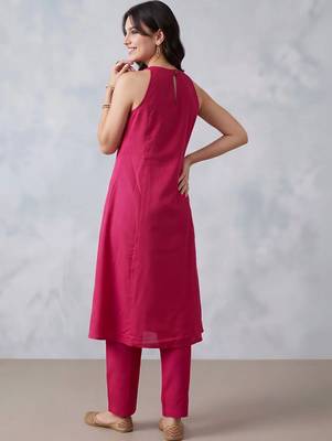 women regular kurta with trousers 4