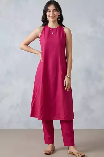 women regular kurta with trousers