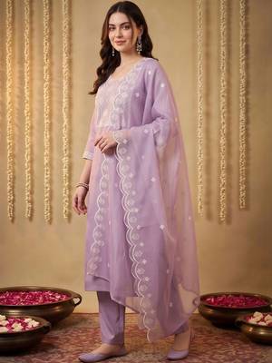 women ethnic motifs embroidered regular thread work kurta with trousers & with dupatta 2