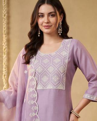 women ethnic motifs embroidered regular thread work kurta with trousers & with dupatta 4