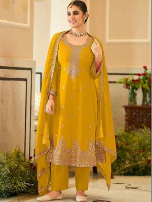 women ethnic motifs embroidered regular kurta with patiala & with dupatta 1