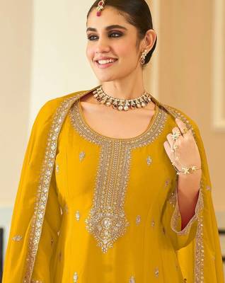 women ethnic motifs embroidered regular kurta with patiala & with dupatta 2