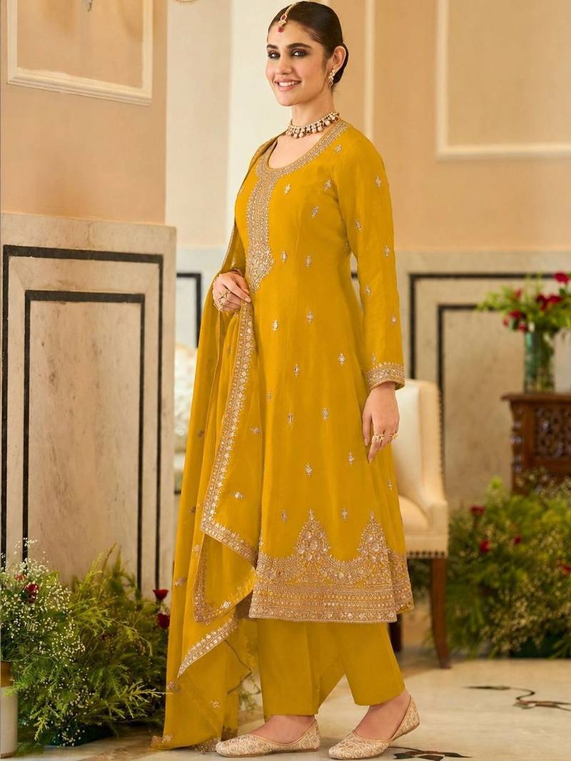 women ethnic motifs embroidered regular kurta with patiala & with dupatta