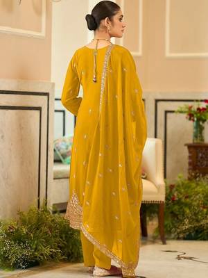 women ethnic motifs embroidered regular kurta with patiala & with dupatta 4