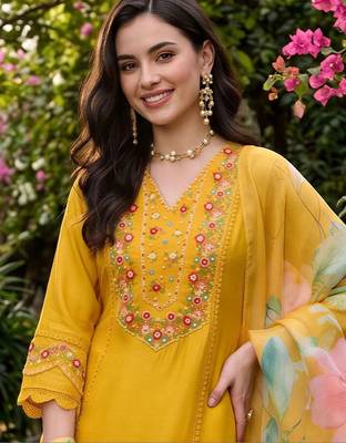 women floral embroidered regular thread work kurta with trousers & with dupatta 2