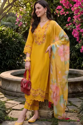 women floral embroidered regular thread work kurta with trousers & with dupatta