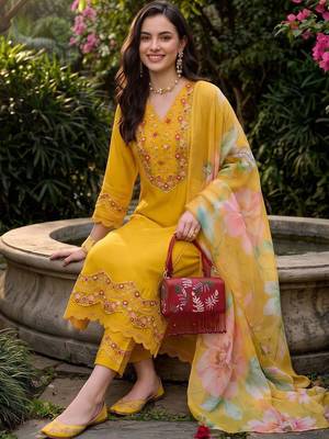 women floral embroidered regular thread work kurta with trousers & with dupatta 5