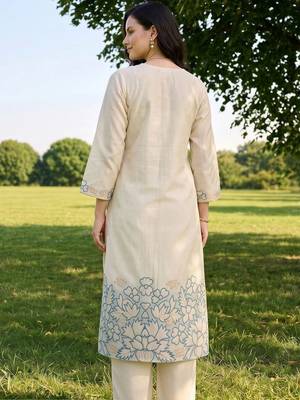 women ethnic motifs embroidered regular thread work kurta with trousers & with dupatta 4