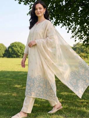 women ethnic motifs embroidered regular thread work kurta with trousers & with dupatta 7
