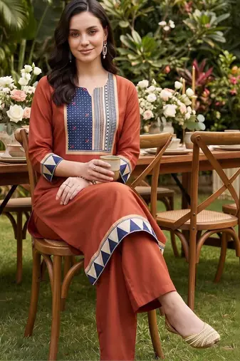 women printed regular liva kurta with palazzos & with dupatta