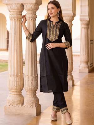 women ethnic motifs embroidered regular thread work kurta with trousers 1