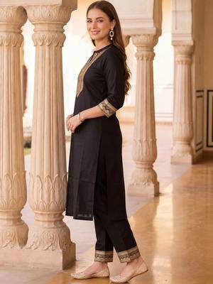 women ethnic motifs embroidered regular thread work kurta with trousers 3