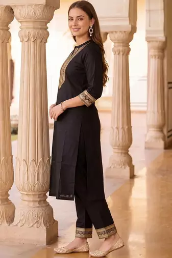 women ethnic motifs embroidered regular thread work kurta with trousers