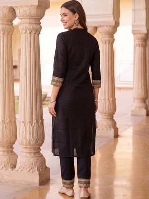 women ethnic motifs embroidered regular thread work kurta with trousers 4