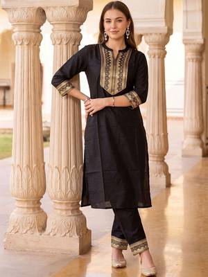 women ethnic motifs embroidered regular thread work kurta with trousers 6