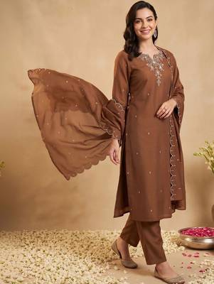 women ethnic motifs embroidered regular thread work kurta with trousers & with dupatta 1