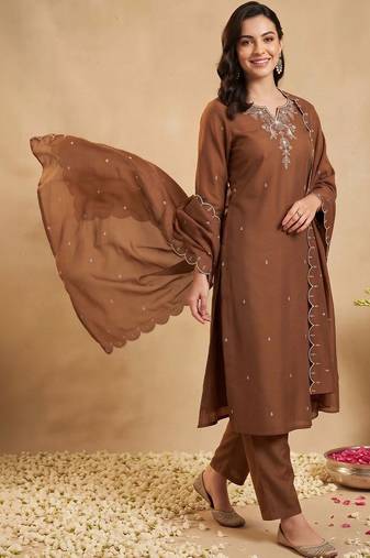 women ethnic motifs embroidered regular thread work kurta with trousers & with dupatta