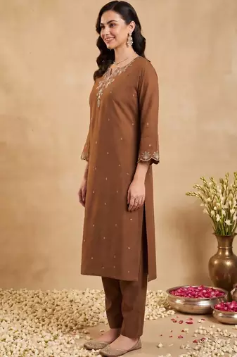 women ethnic motifs embroidered regular thread work kurta with trousers & with dupatta