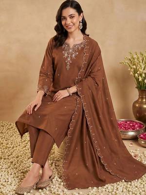 women ethnic motifs embroidered regular thread work kurta with trousers & with dupatta 5