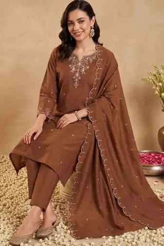 women ethnic motifs embroidered regular thread work kurta with trousers & with dupatta