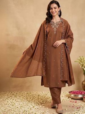 women ethnic motifs embroidered regular thread work kurta with trousers & with dupatta 6