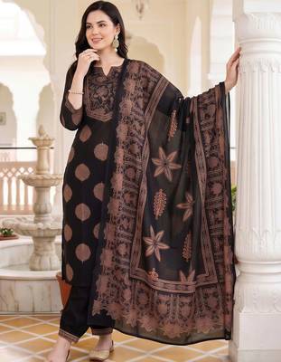 women ethnic motifs printed regular cotton kurta with patiala & with dupatta 1