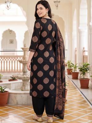 women ethnic motifs printed regular cotton kurta with patiala & with dupatta 4