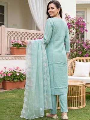 women ethnic motifs embroidered regular thread work kurta with trousers & with dupatta 4