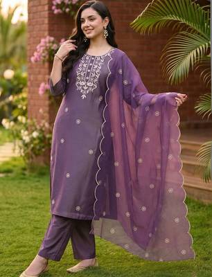 women ethnic motifs embroidered regular thread work kurta with trousers & with dupatta 1
