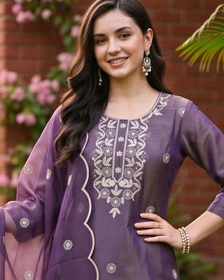 women ethnic motifs embroidered regular thread work kurta with trousers & with dupatta 2