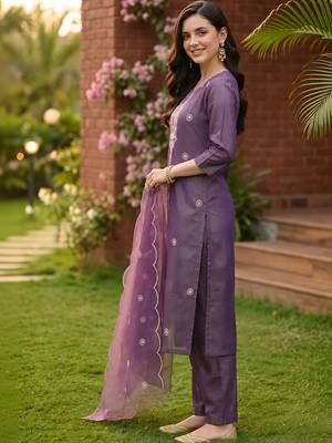 women ethnic motifs embroidered regular thread work kurta with trousers & with dupatta 3