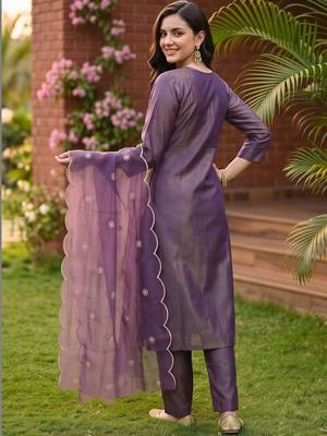 women ethnic motifs embroidered regular thread work kurta with trousers & with dupatta 4
