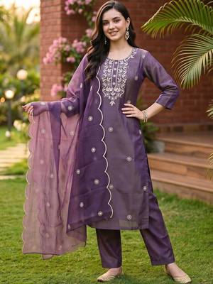 women ethnic motifs embroidered regular thread work kurta with trousers & with dupatta 6