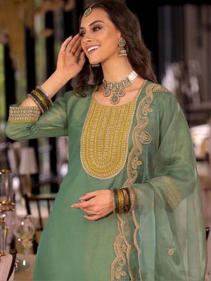 women ethnic motifs embroidered regular sequinned kurta with trousers & with dupatta 2