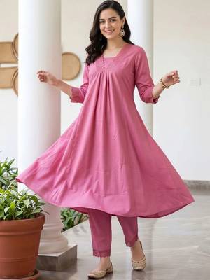 women pleated thread work kurta with trousers 1