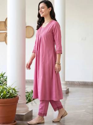 women pleated thread work kurta with trousers 3