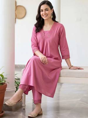 women pleated thread work kurta with trousers 5