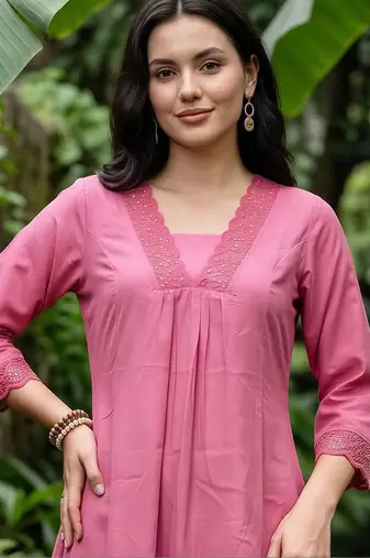 women regular thread work kurta with trousers
