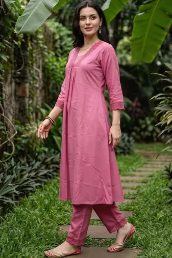 women regular thread work kurta with trousers