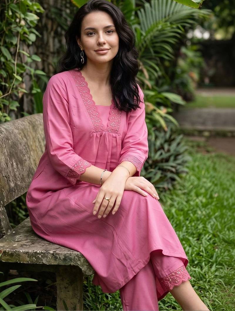 women regular thread work kurta with trousers