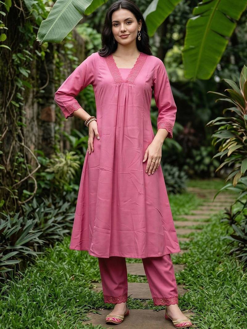 women regular thread work kurta with trousers