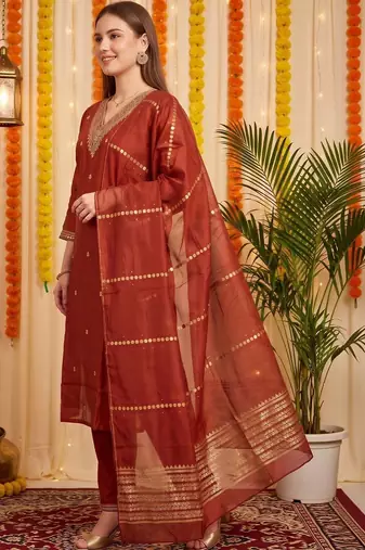 women ethnic motifs embroidered regular kurta with trousers & with dupatta