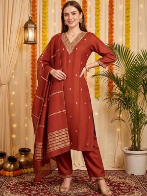 women ethnic motifs embroidered regular kurta with trousers & with dupatta 6