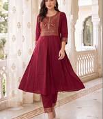 women ethnic motifs embroidered regular kurta with trousers
